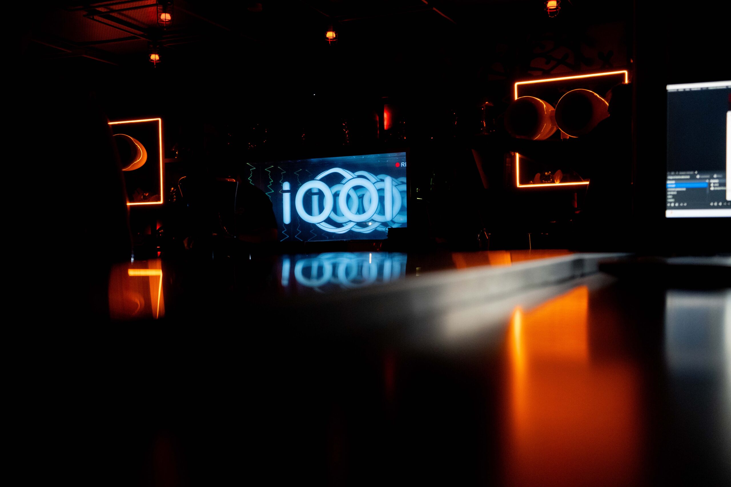 IOOI PRESENTS